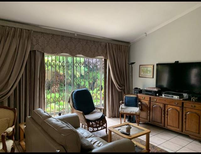 3 BEDROOM TOWNHOUSE FOR SALE IN VANDERBIJLPARK SE 3